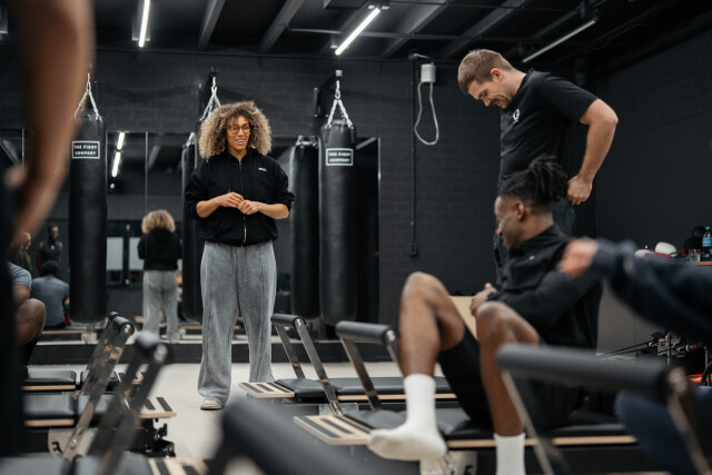 Rustige, stijlvolle studio-omgeving voor Reformer Pilates en bokstraining.